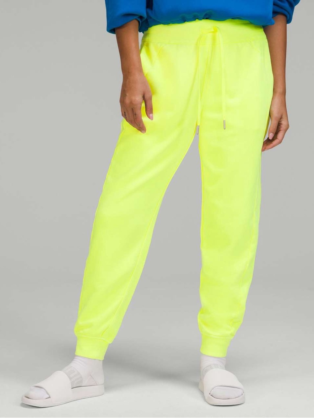 Lululemon Scuba High-Rise French Terry Jogger in Neon Highlight Yellow Size 2